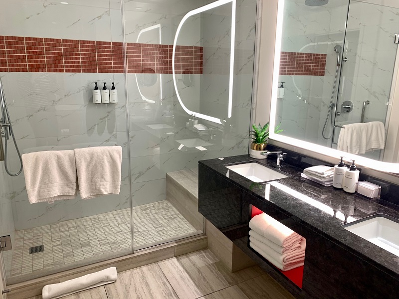Resorts World Conrad Hotel Bathroom
